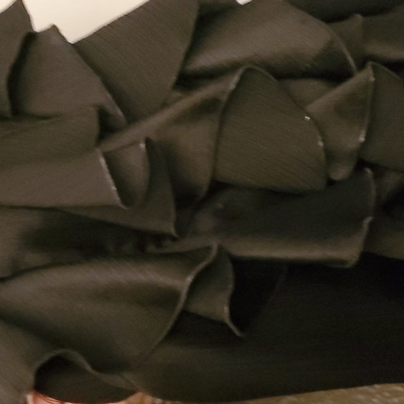 Melanie Lynn  - Blouse with ruffles. Black size 8 - Picture 8 of 8